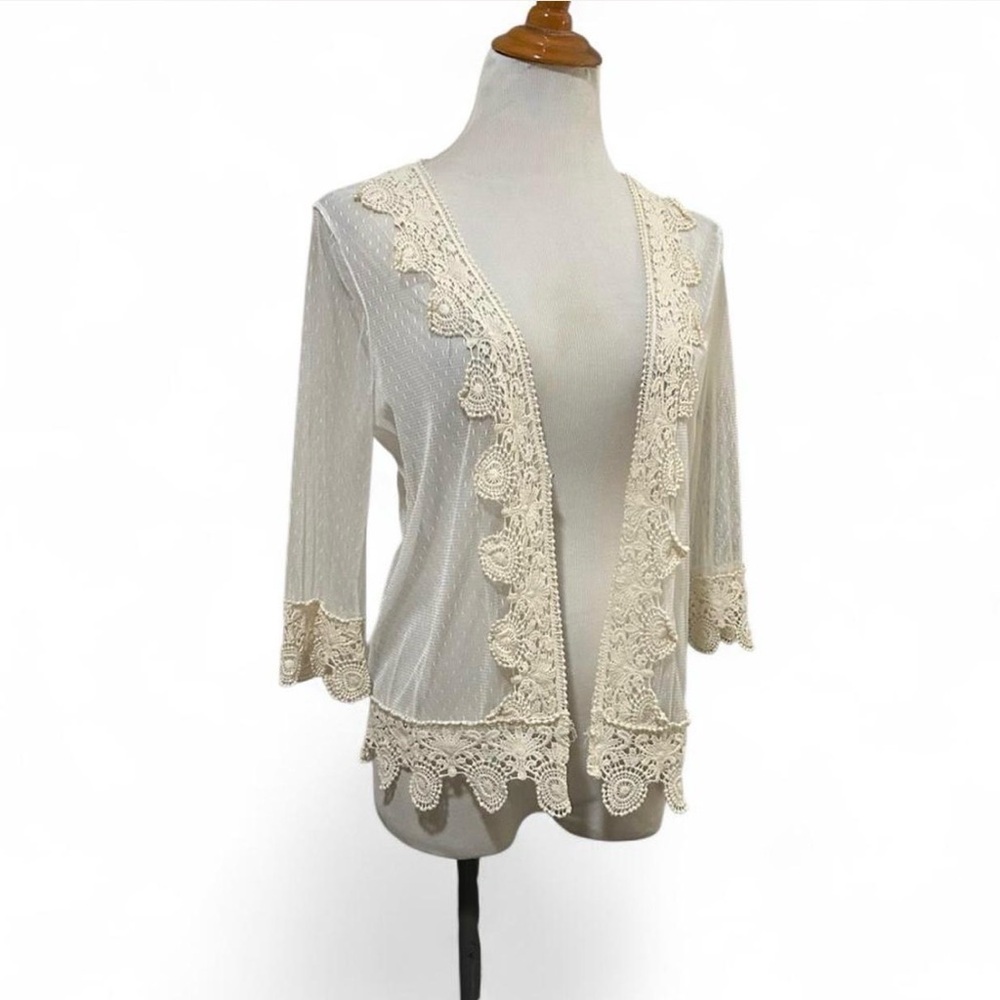 ISSI Cream Lace Detail top - Picture 5 of 7